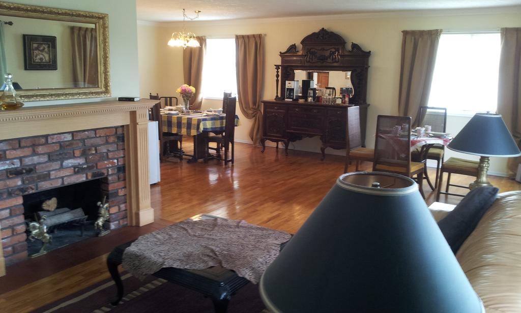 Bed and Breakfast Hemingway'S By The Sea Victoria Exterior foto