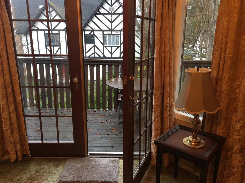 Bed and Breakfast Hemingway'S By The Sea Victoria Exterior foto
